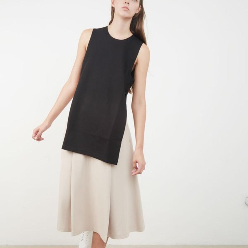 Hemsmith Side Slit Top - Picture 2 of 4